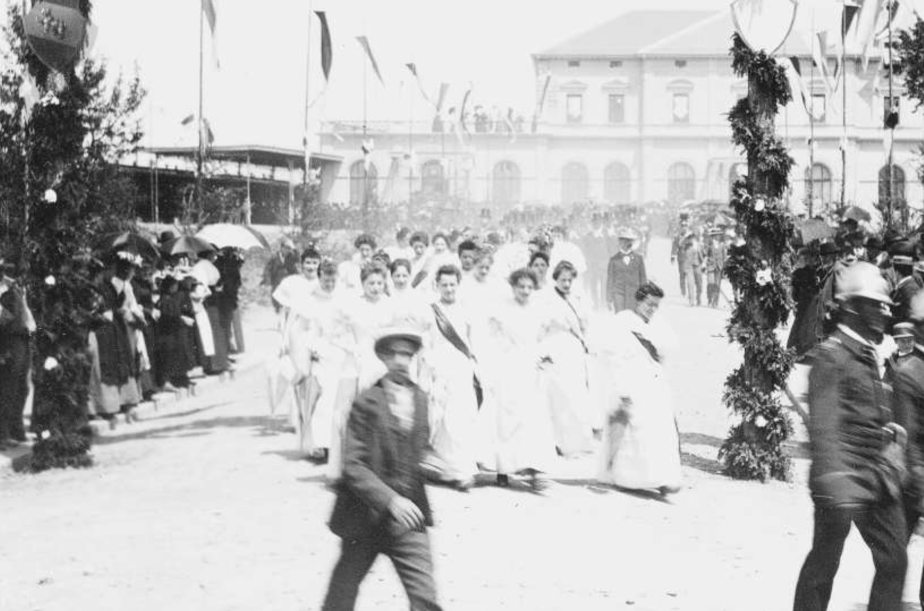 bildschirmfoto_2022-01-24_um_16.07.15.png Der neue Bahnhof Zug wurde am 31. Mai 1897 mit einem Festakt feierlich eröffnet.